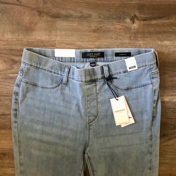 NWT Judy Blue Mid Rise Skinny Fit Jeans - Picture 3 of 8